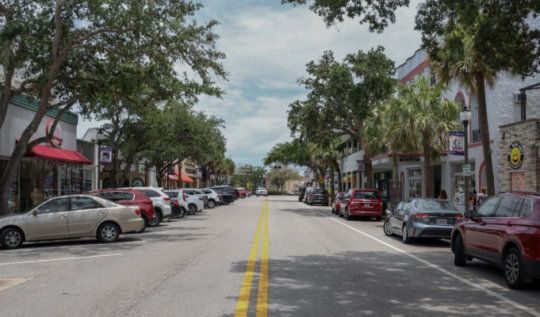 SHOPPING IN DOWNTOWN MELBOURNE - Two cozy Florida vacation rentals